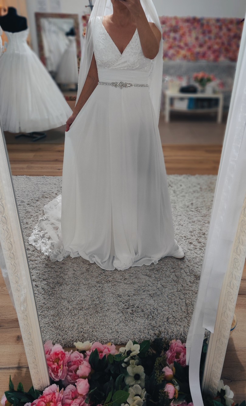 Kisbér menyasszonyi ruha 