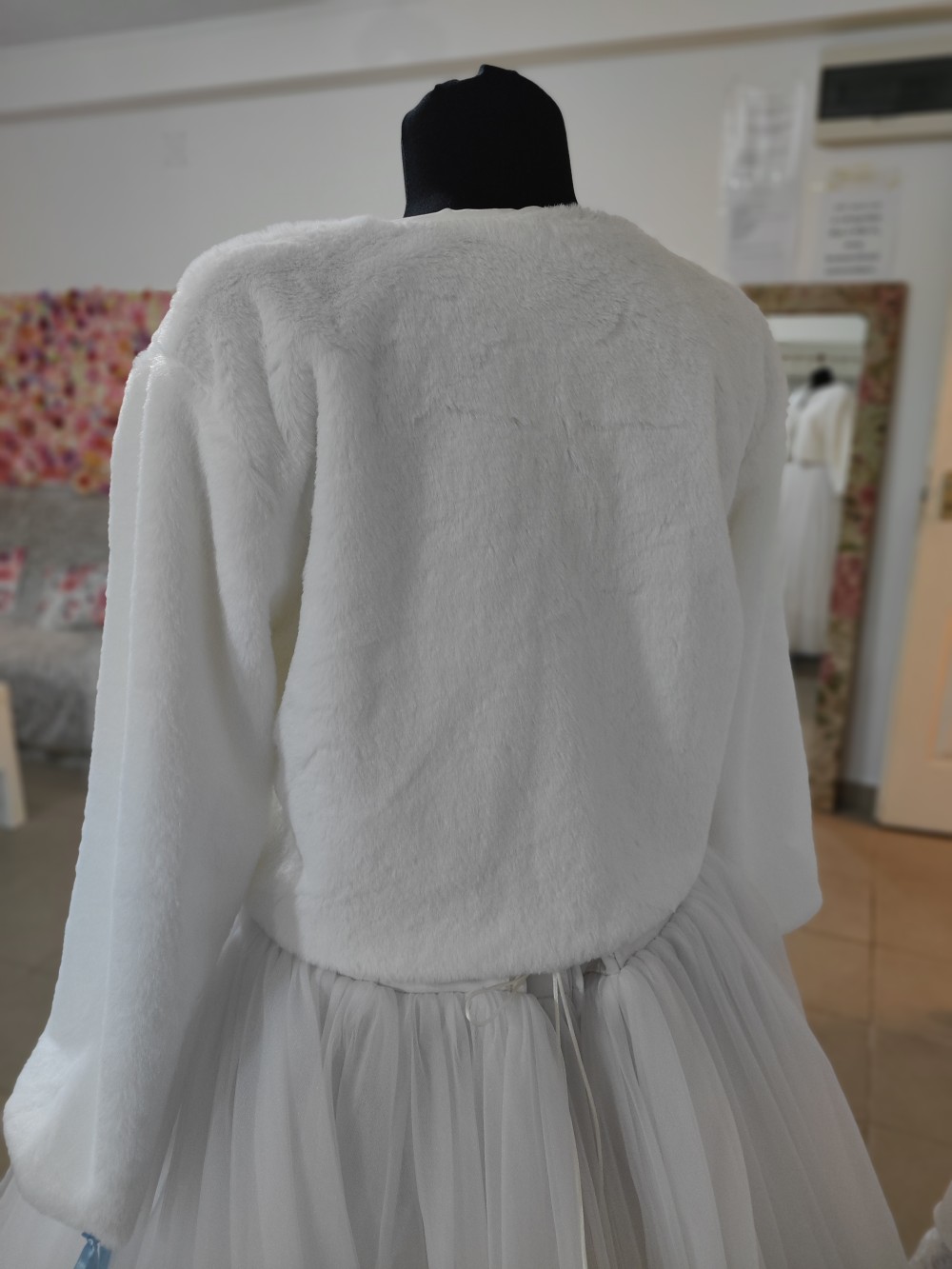 Zabar szőrös menyasszonyi kabátka