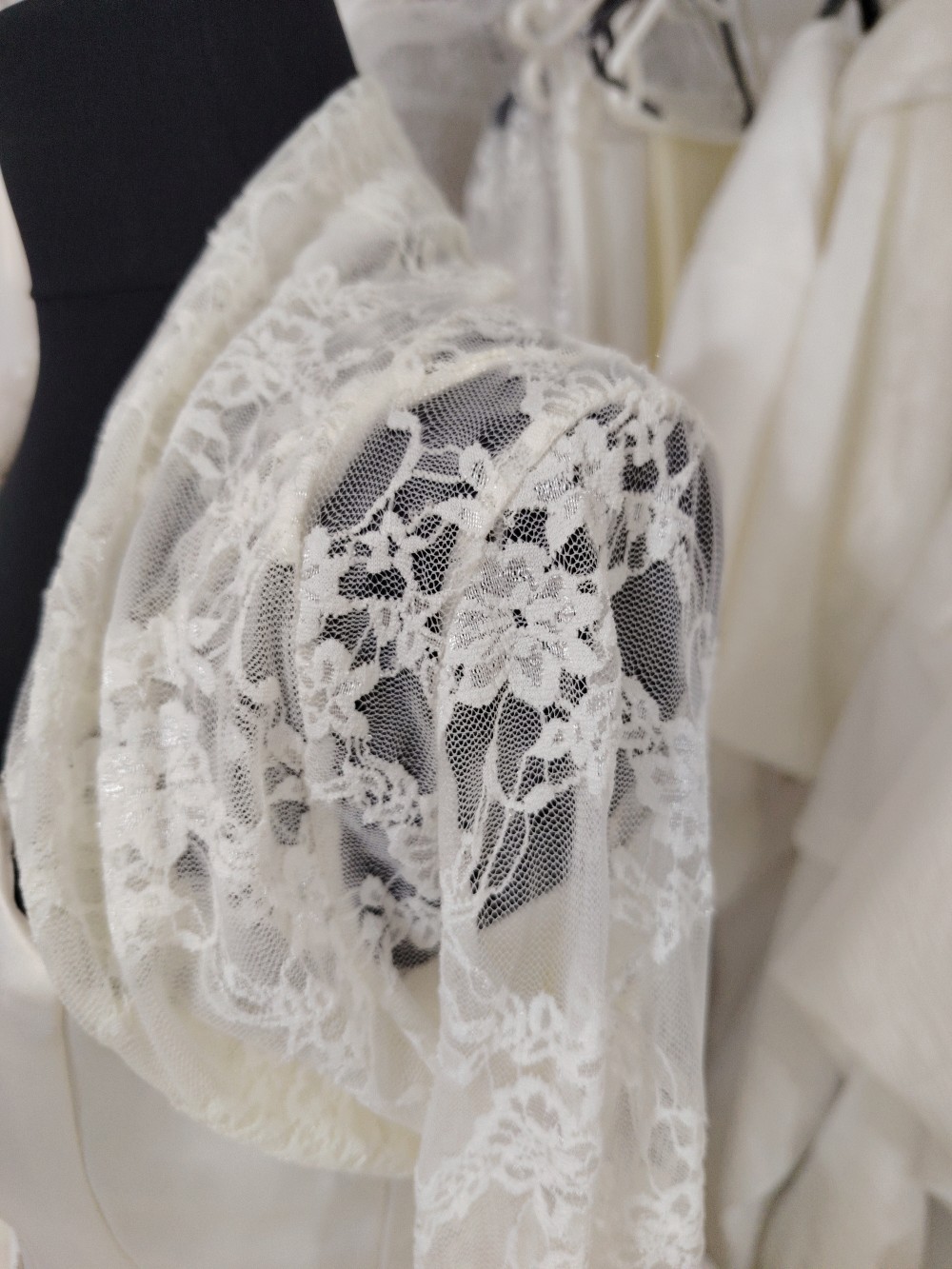 Gyál menyasszonyi csipkeboleró