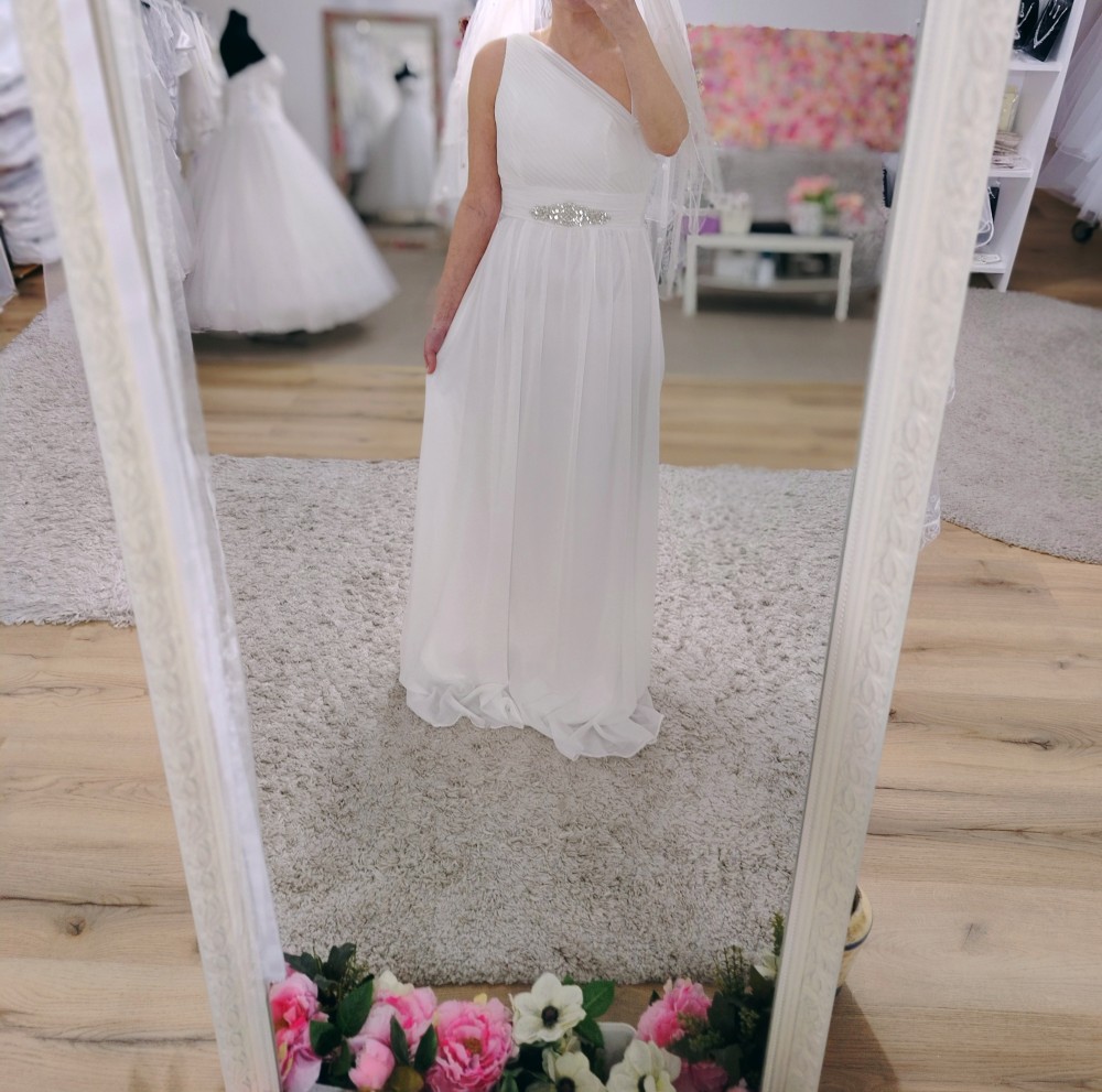 Pilisvörösvár menyasszonyi ruha