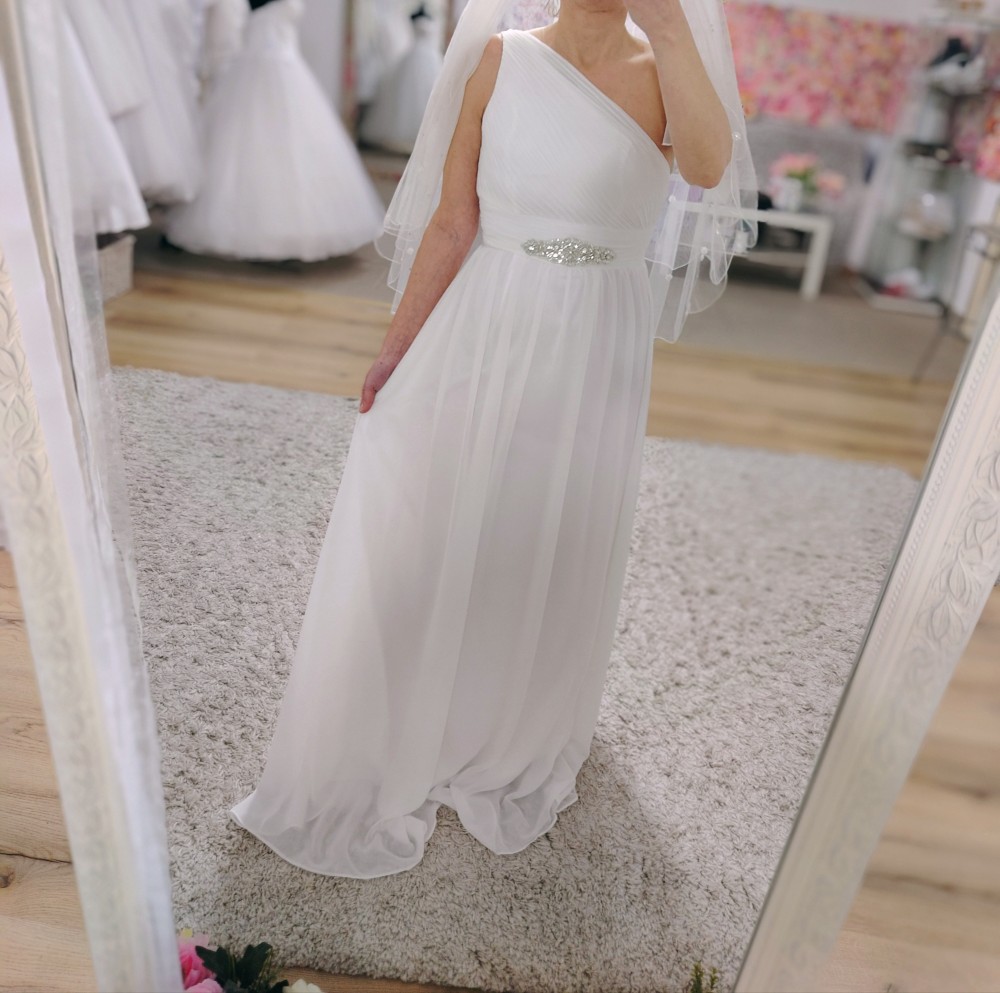 Pilisvörösvár menyasszonyi ruha