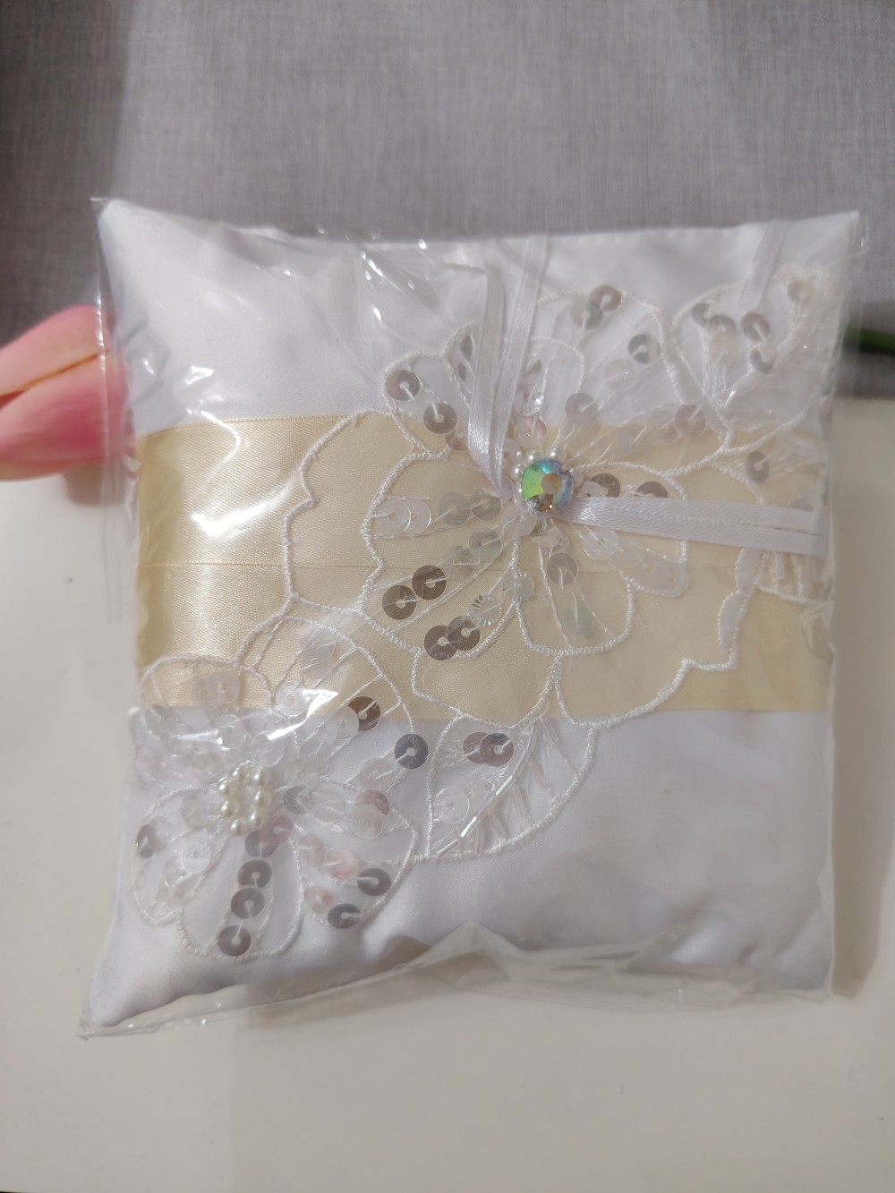 Letkés menyasszonyi gyűrűpárna