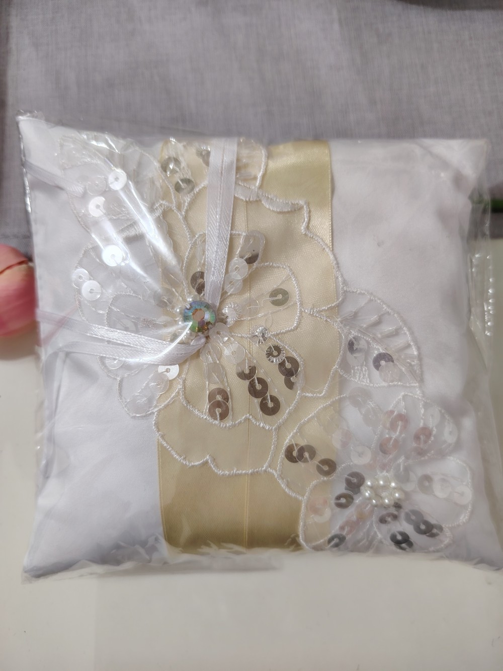 Letkés menyasszonyi gyűrűpárna